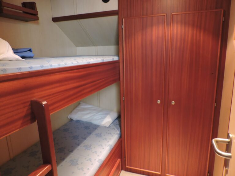 Logeerboot Karel Cogge logement groepen kajuit