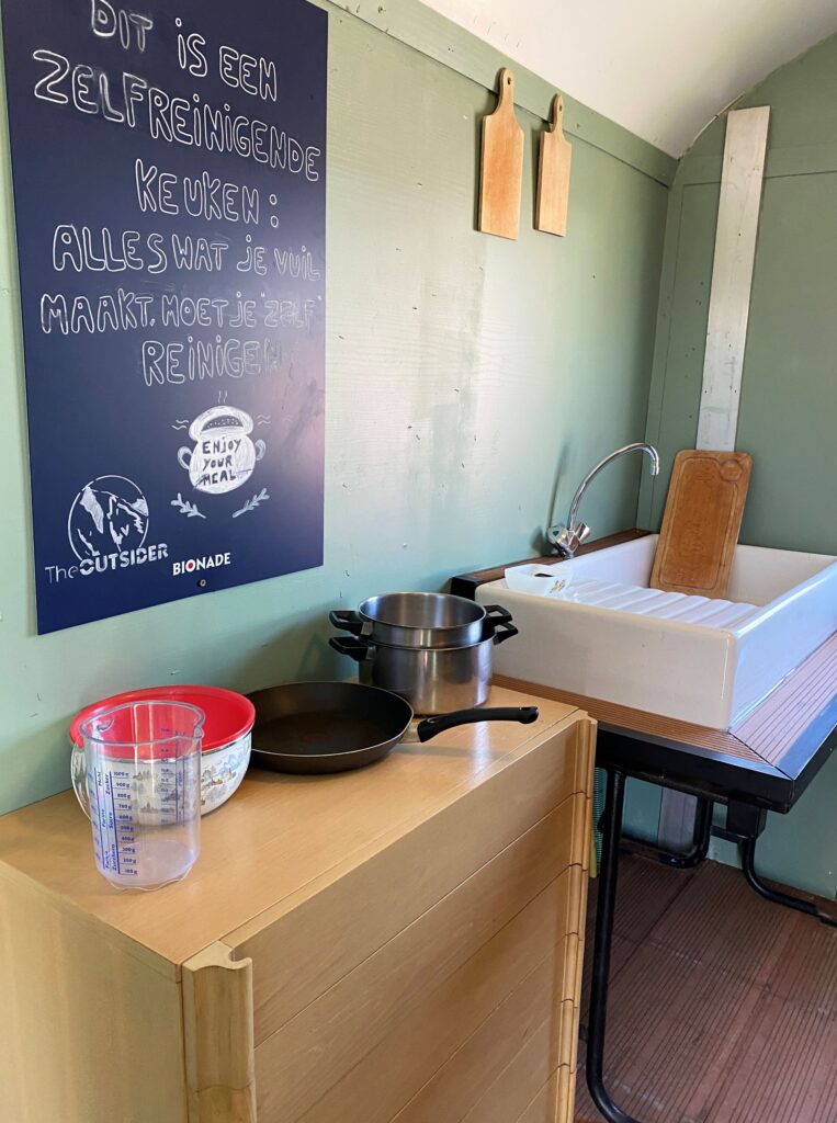 Groepslogement Surfari village mobiele keuken