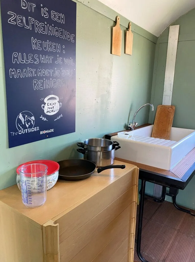 Groepslogement Surfari village mobiele keuken