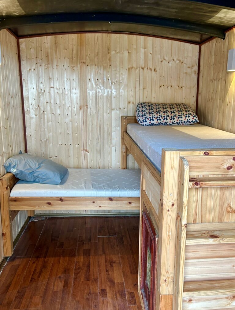 Surfari village logement groepen woonwagen