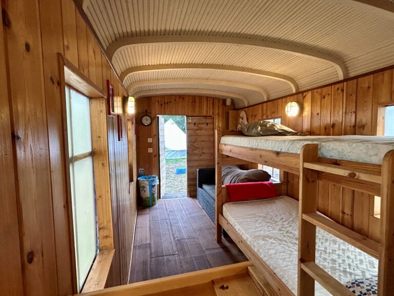 Groepslogement Surfari village woonwagen